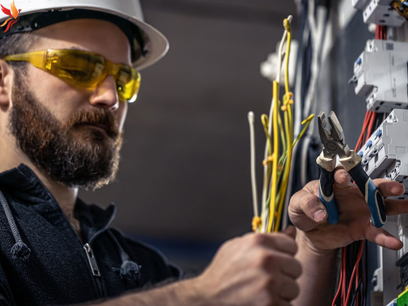 مهارت-و-دانش-مورد-نیاز-شغل-برق‌کار