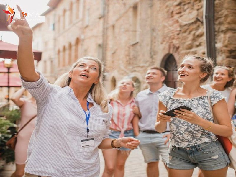 شرایط دریافت جاب آفر در حوزه راهنمای گردشگری