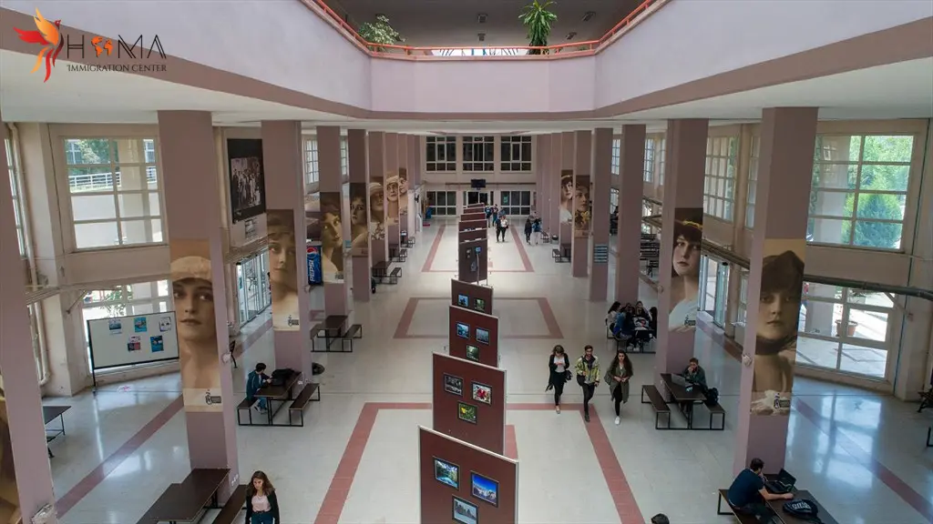 بررسی دانشگاه دوکوز ایلول ازمیر فضای داخلی دانشگاه دوکوز ایلول ازمیر